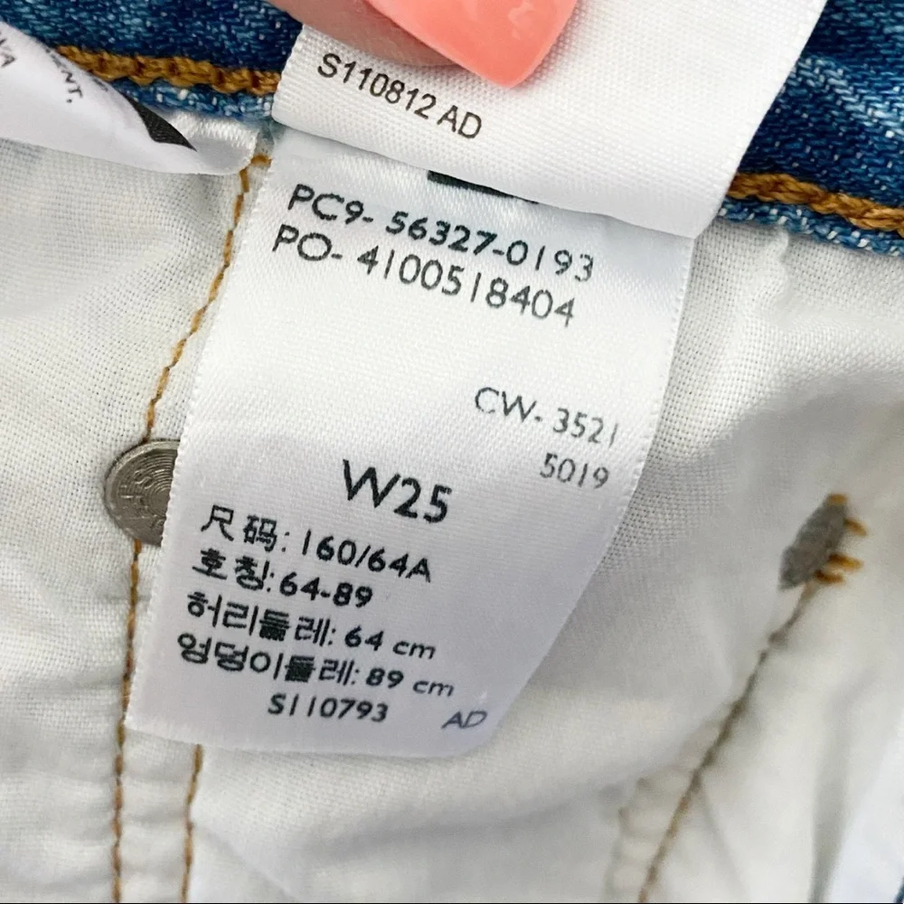 NEW Levi’s 501 High Rise Distress Shorts - Picture 9 of 11